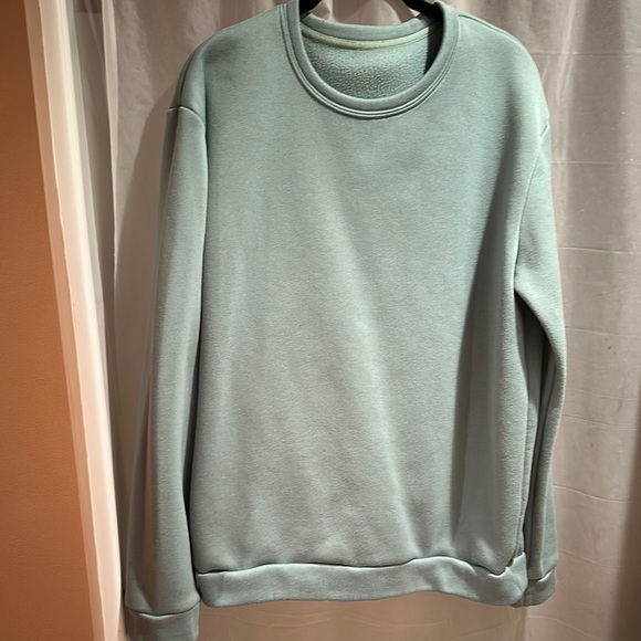SHEIN Tops - Women’s light green crew neck sweatshirt Shein